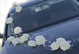 LAURA krem - stroik na samochód ślubny